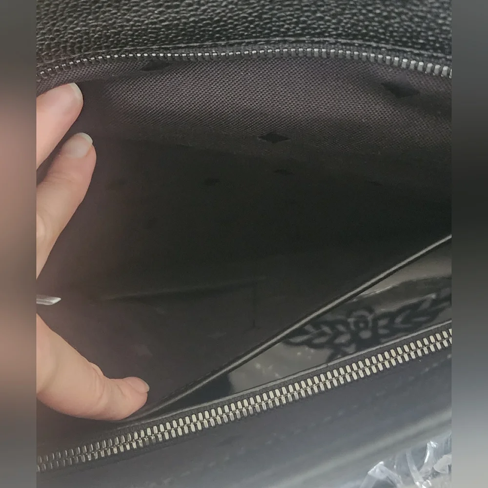 $1250 Brand New MCM Markus Leather Men Medium Shoulder Bag Black